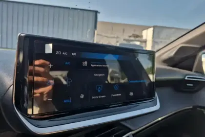 Photo 15 Peugeot 208  Hybrid 100 e-DCS6