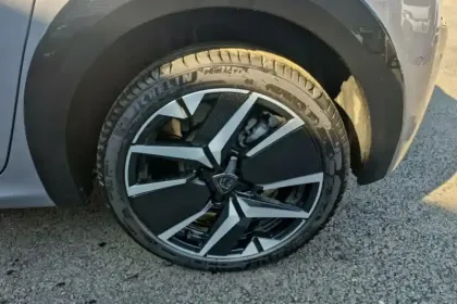Photo 43 Peugeot 208  Hybrid 100 e-DCS6