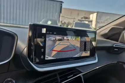 Photo 16 Peugeot 208  Hybrid 100 e-DCS6