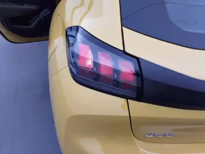 Photo 38 Peugeot 208  PureTech 75 S&S BVM5