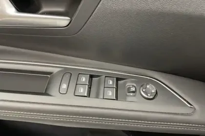 Photo 49 Peugeot 3008  Hybrid4 300 e-EAT8