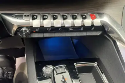 Photo 48 Peugeot 3008  Hybrid4 300 e-EAT8