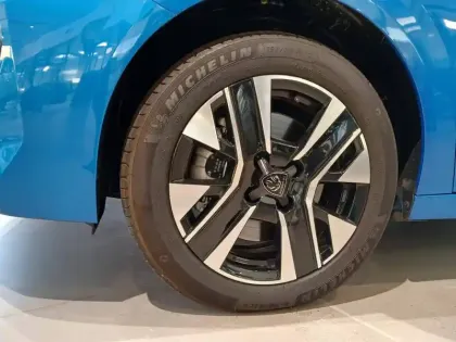 Photo 45 Peugeot 208  Electrique 50 kWh 136ch