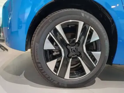 Photo 47 Peugeot 208  Electrique 50 kWh 136ch