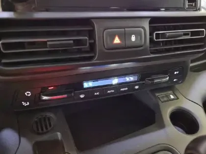 Photo 24 Peugeot Rifter  Standard BlueHDi 100 BVM5