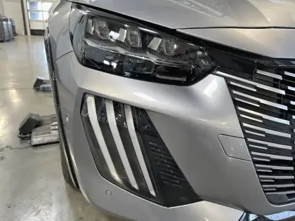 Photo 15 Peugeot 208  Hybrid 145 e-DCS6