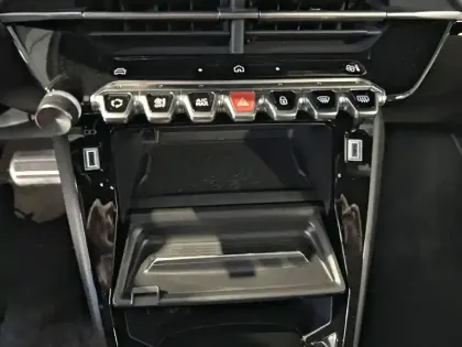 Photo 17 Peugeot 208  Hybrid 145 e-DCS6