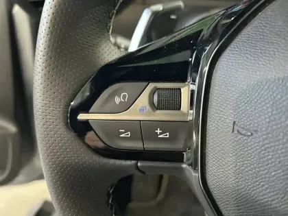 Photo 43 Peugeot 208  Hybrid 145 e-DCS6