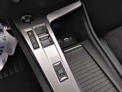 Photo 13 Peugeot 308  Electrique 54 kWh 156ch