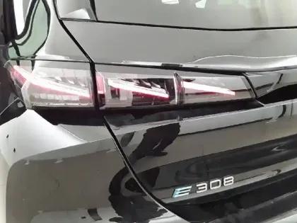 Photo 16 Peugeot 308  Electrique 54 kWh 156ch