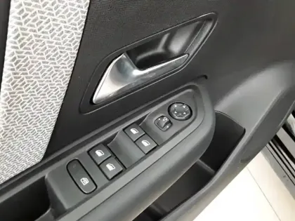 Photo 23 Citroën C4  PureTech 130 S&S EAT8