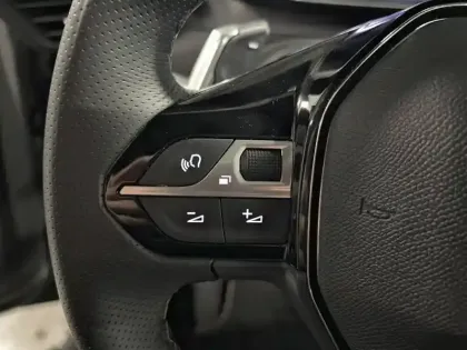 Photo 19 Peugeot 208  Hybrid 145 e-DCS6