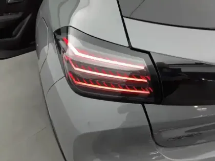 Photo 41 Peugeot 208  Hybrid 145 e-DCS6