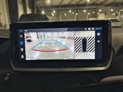 Photo 18 Peugeot 208  Hybrid 145 e-DCS6