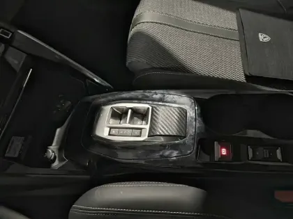 Photo 13 Peugeot 208  Hybrid 145 e-DCS6