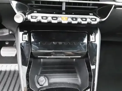 Photo 50 Peugeot 208  Hybrid 145 e-DCS6