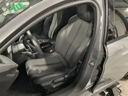 Photo 10 Peugeot 208  Hybrid 145 e-DCS6