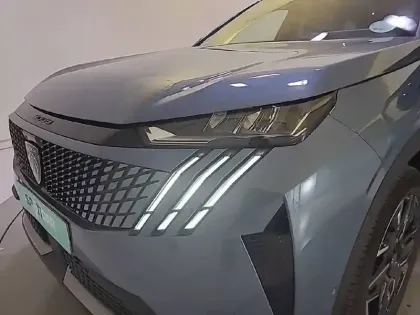 Photo 48 Peugeot 5008  Hybrid 136 e-DCS6