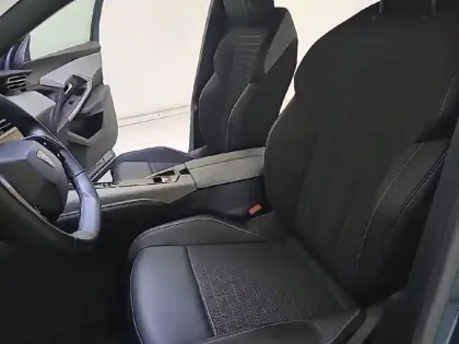 Photo 43 Peugeot 5008  Hybrid 136 e-DCS6