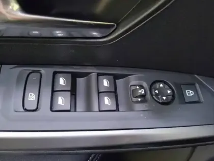 Photo 31 Peugeot 5008  Hybrid 136 e-DCS6