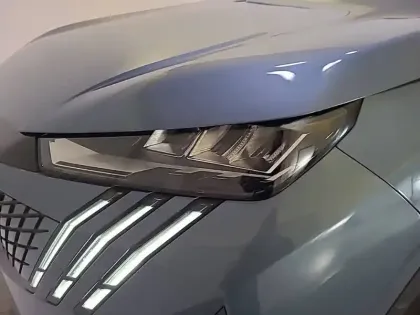 Photo 15 Peugeot 5008  Hybrid 136 e-DCS6