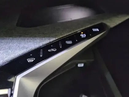 Photo 58 Peugeot 5008  Hybrid 136 e-DCS6