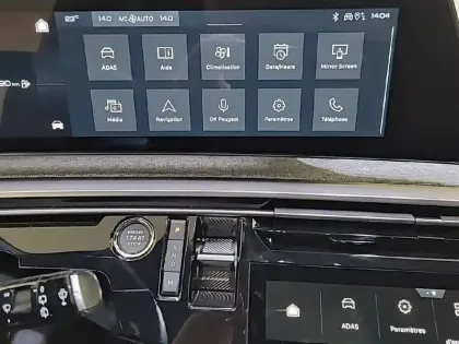 Photo 24 Peugeot 5008  Hybrid 136 e-DCS6