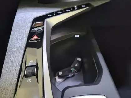 Photo 59 Peugeot 5008  Hybrid 136 e-DCS6