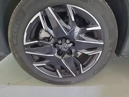 Photo 12 Peugeot 5008  Hybrid 136 e-DCS6