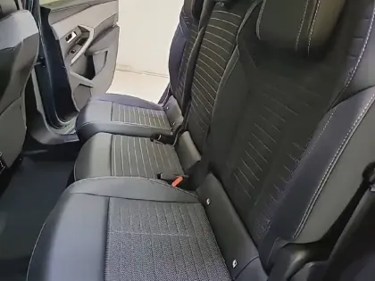 Photo 11 Peugeot 5008  Hybrid 136 e-DCS6