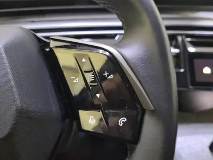 Photo 62 Peugeot 5008  Hybrid 136 e-DCS6