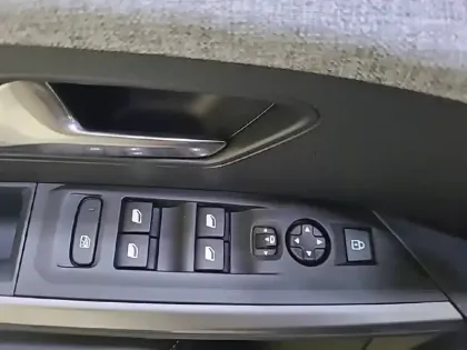 Photo 64 Peugeot 5008  Hybrid 136 e-DCS6