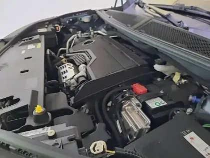 Photo 14 Peugeot 5008  Hybrid 136 e-DCS6