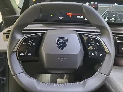 Photo 41 Peugeot 5008  Hybrid 136 e-DCS6