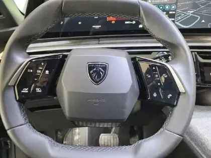 Photo 8 Peugeot 5008  Hybrid 136 e-DCS6