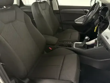 Photo 13 Audi Q3  35 TFSI 150 ch S tronic 7