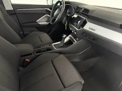 Photo 7 Audi Q3  35 TFSI 150 ch S tronic 7