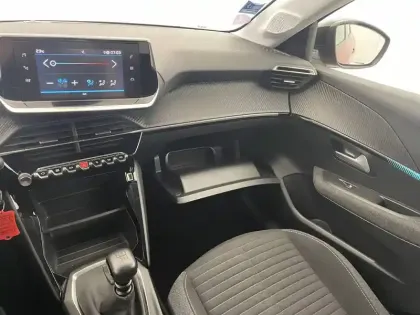 Photo 31 Peugeot 208  PureTech 100 S&S BVM6