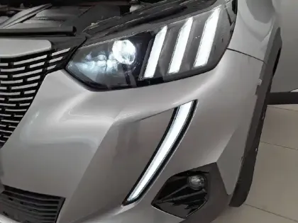 Photo 44 Peugeot 2008  Electrique 136 ch