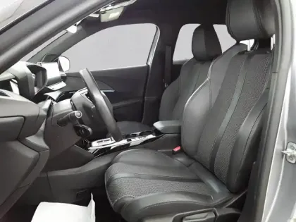 Photo 39 Peugeot 2008  Electrique 136 ch