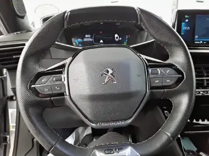 Photo 37 Peugeot 2008  Electrique 136 ch