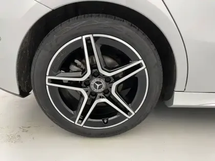 Photo 18 Mercedes Classe A  200 d 8G-DCT