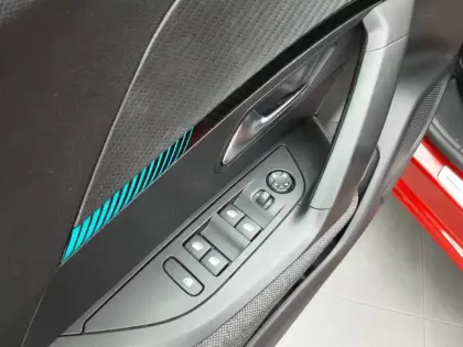 Photo 17 Peugeot 2008  PureTech 100 S&S BVM6