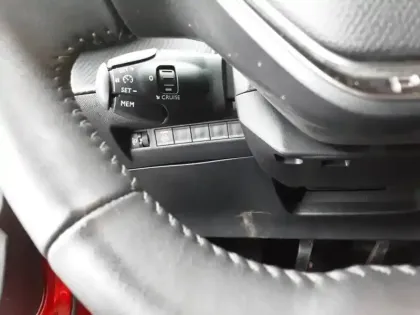 Photo 18 Peugeot 2008  PureTech 100 S&S BVM6