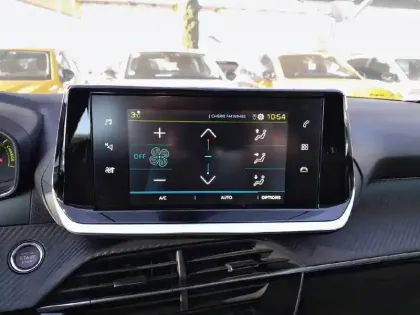 Photo 11 Peugeot 208  Electrique 50 kWh 136ch