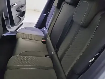 Photo 43 Peugeot 2008  Hybrid 136 e-DCS6