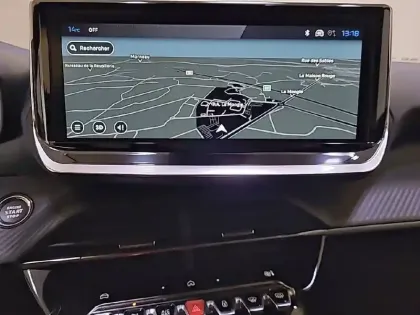 Photo 50 Peugeot 2008  Hybrid 136 e-DCS6