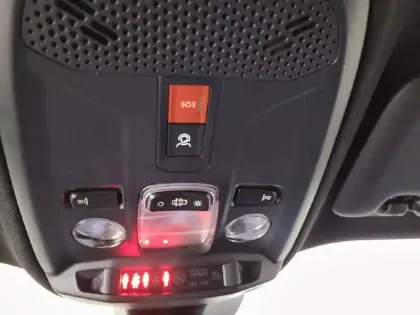 Photo 58 Peugeot 2008  Hybrid 136 e-DCS6