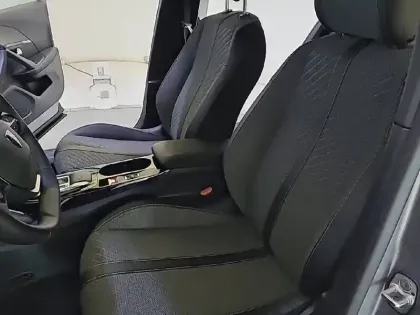 Photo 42 Peugeot 2008  Hybrid 136 e-DCS6