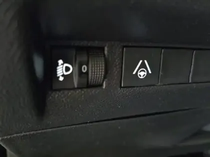 Photo 62 Peugeot 2008  Hybrid 136 e-DCS6